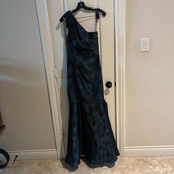 David Meister One Shoulder Mermaid Dress - Size 8 - Picture 2 of 8